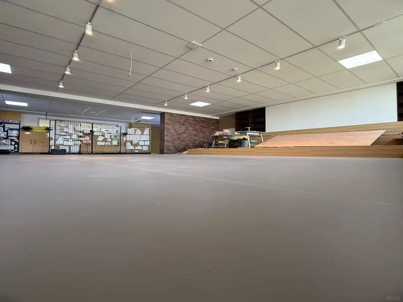 Checklist showing moisture, flatness, pH, and temperature readings for PVC flooring